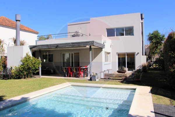 House 3-bedroom + Annex Barrio Los Sauces