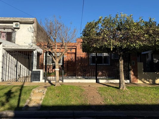 For Sale 3-bedroom House in Boulogne Mortgage-Eligible.