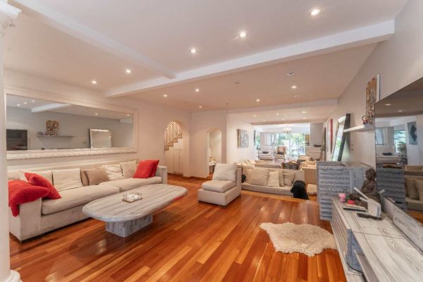 For Sale House 4-bedroom Acasusso Pool Grill