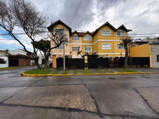 For Sale Triplex 2-bedroom olivos terrace grill parking