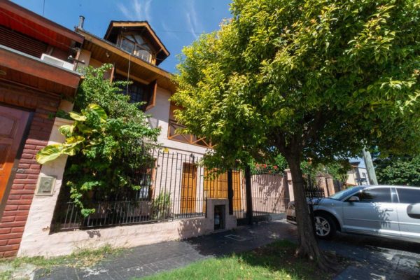 For Sale House 5-bedroom Villa Adelina