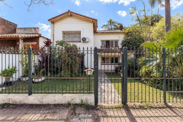 For Sale House in Tigre Residential Lot 8.66 X 52
