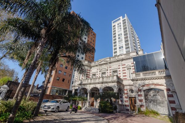 For Sale Apartment 2-bedroom Tigre Parking Space and Storage Unit