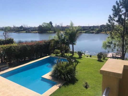 House Summer Rental 3-bedroom Tigre on the lagoon