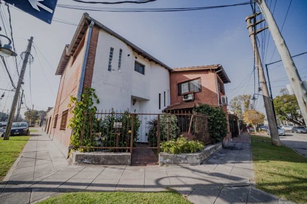For Sale House 3-bedroom, quincho, mortgage-eligible Martinez