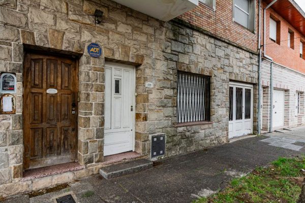 For Sale Multi-family House 3-bedroom Munro with Garage