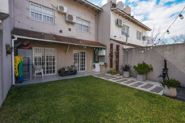 Duplex 3-bedroom + Double Garage + Garden