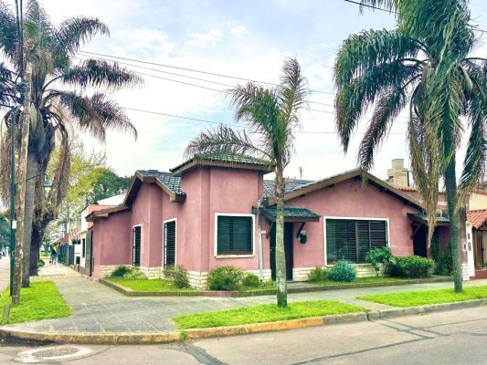 For Sale 3-bedroom House on Corner – Martínez