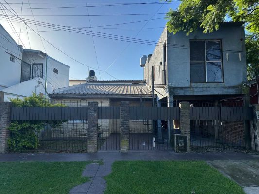 House with independent apartment in El Talar FOR SALE