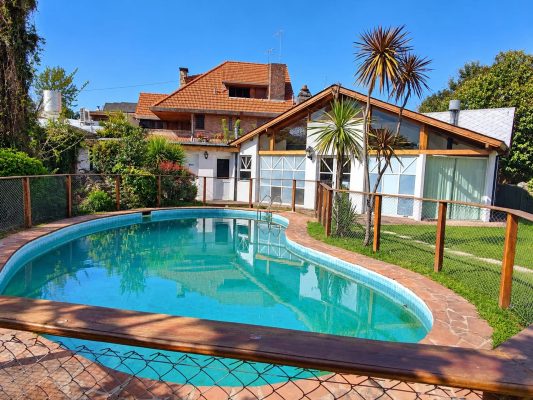 For Sale Olivos House 4-bedroom Quincho Pool garage