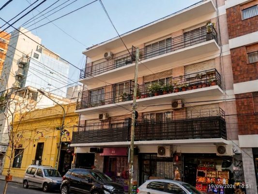 For Sale 1-bedroom Apartment on Ground Floor in Olivos