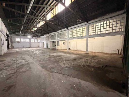 Warehouse for Rent in Industrial Complex