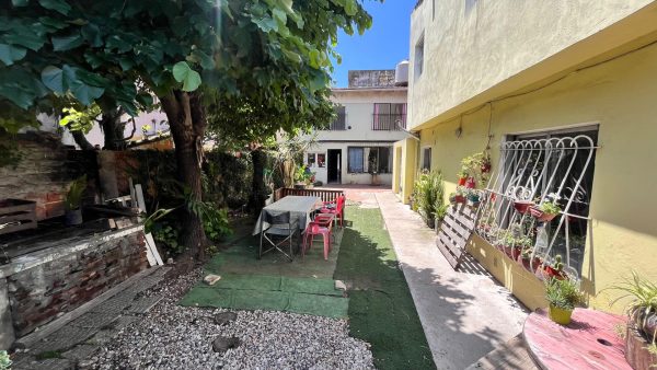 Multifamily House in Carapachay For Sale