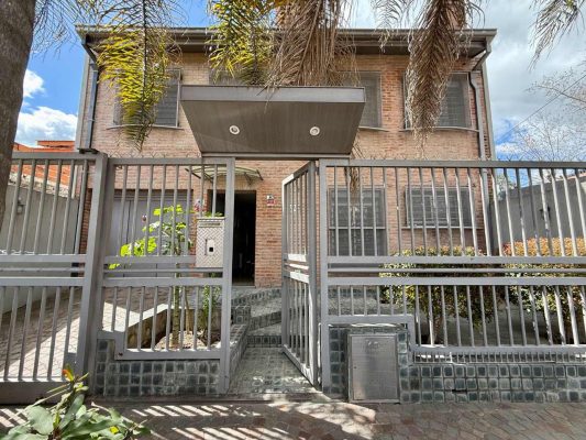 House for sale facing the Newman