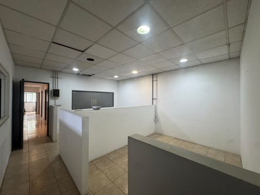 Warehouse and offices for Rent in Florida, V. Lopez