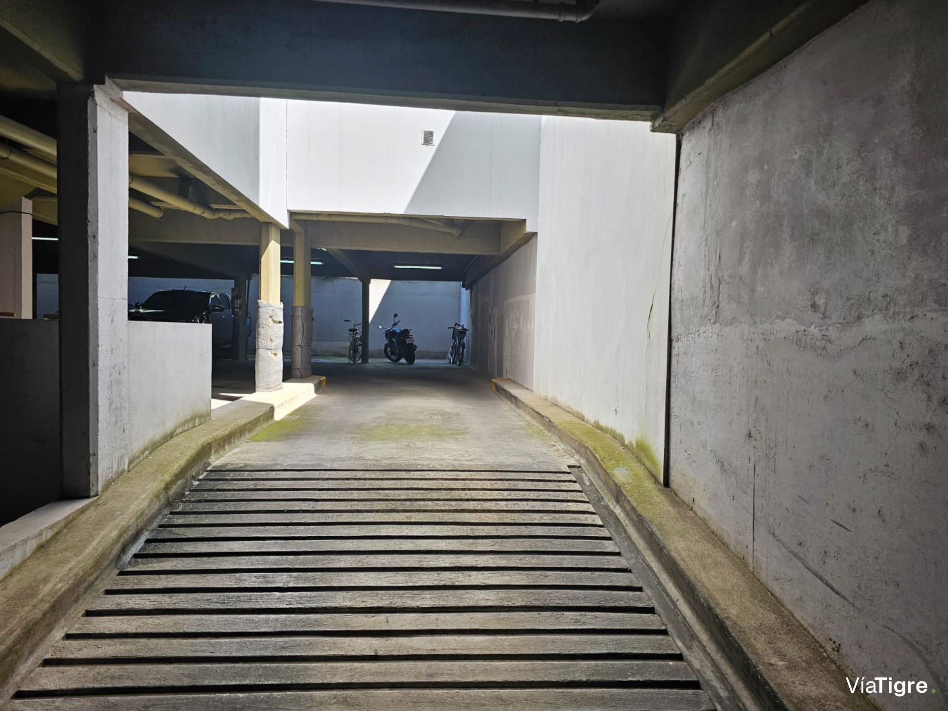 Covered Garage for Sale, San Isidro