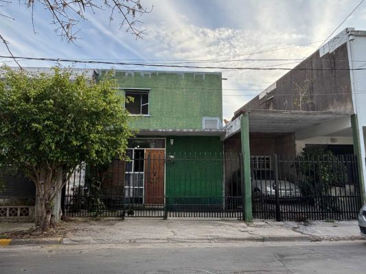 For Sale 3-bedroom House with Patio El Talar Tigre