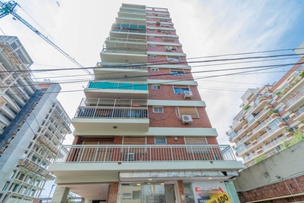 For Sale Apartment 4-bedroom With Garage Olivos