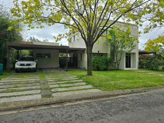 House for Sale in Barrio Santa Teresa - Interior Lot
