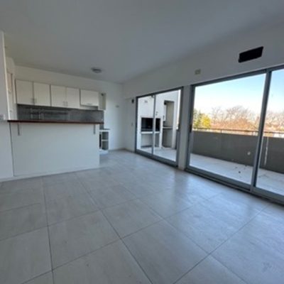 For Rent Duplex 2-bedroom with Balcony Beccar Central.