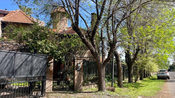 For Sale 3-bedroom House Pool Don Torcuato