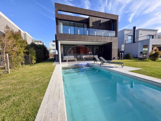 For Sale House 3-bedroom with Pool - Los Castaños Nordelta