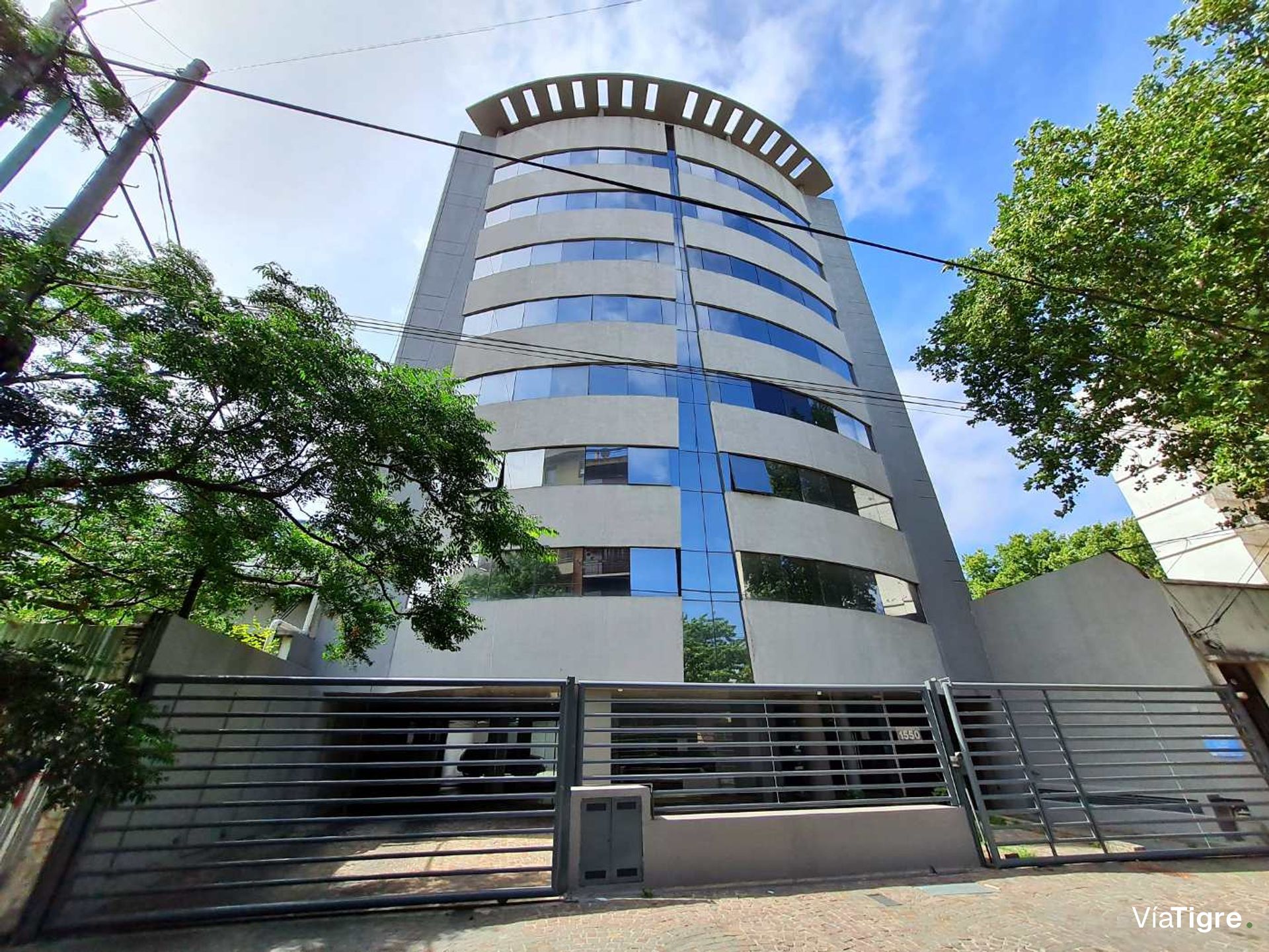 Sale of Building in Block 3600 m² Florida V. Lopez