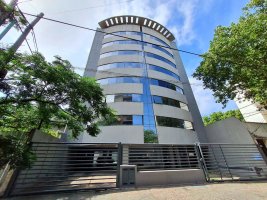 Sale of Building in Block 3600 m² Florida V. Lopez