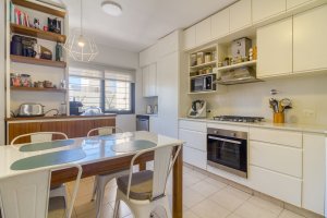 4-Room Apartment Olivos, Balcony, Garage