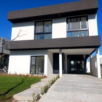 Los Castaños New 5-Room House Nordelta