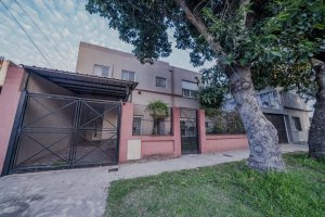 Casa 7 Ambientes con patio y cochera