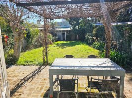House for Sale – 3–4 rooms, gazebo, spacious olive garden