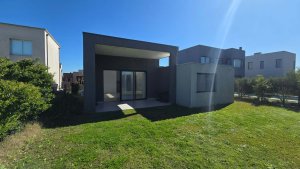 Casa 4 ambientes en Venta Barrio Nautico, permuta