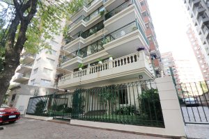 4 rooms plus Apartment and two parking spaces in best Olivos area