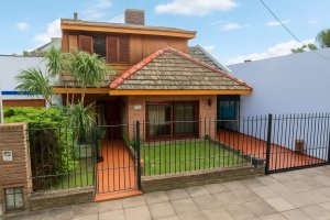 House for Sale in Victoria with patio, parking, en suite bedrooms