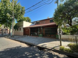Two-Story Chalet for Sale in Vicente Lopez