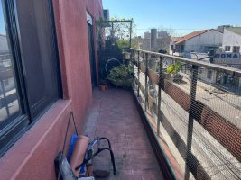 Apartment 2 rooms for refurbishment, Commercial center V Martelli