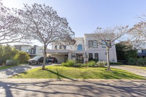 Barrio El Golf, Nordelta: Residencia de lujo.