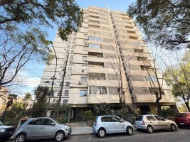 Sale: Two Rooms with Balcony in V. Lopez