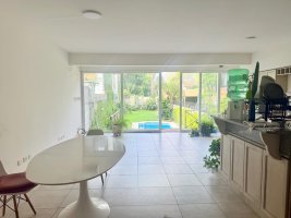 House for Sale – 8 Rooms, Acassuso, Garage & Pool