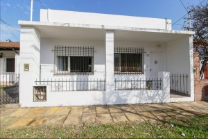3-room house with garden/patio, very lovely, T. de Pacheco