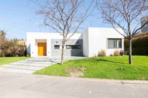 Excellent House for Sale at La Laguna