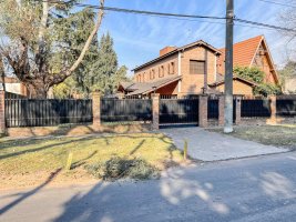 House for Sale – 5 Rooms – Rojas Street, Parque Pileta Quincho