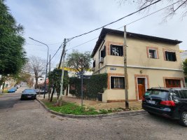 Solid corner house 5 rooms with garage and garden
