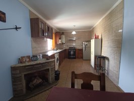 Venta CASA con LOCAL independiente