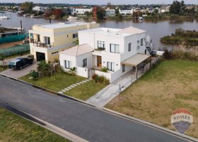 Casa En Venta En El Canal Tigre