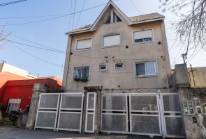 Triplex for Sale on Vte López, 4 rooms, Apartment Credit