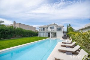 House for Sale - 1000 meters - Own dock - 4 bedrooms