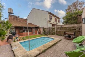 House for Sale: 3 Rooms with Garden and Pool, Munro