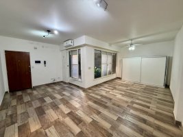 Studio Sale Olivos, 1 Block to Station